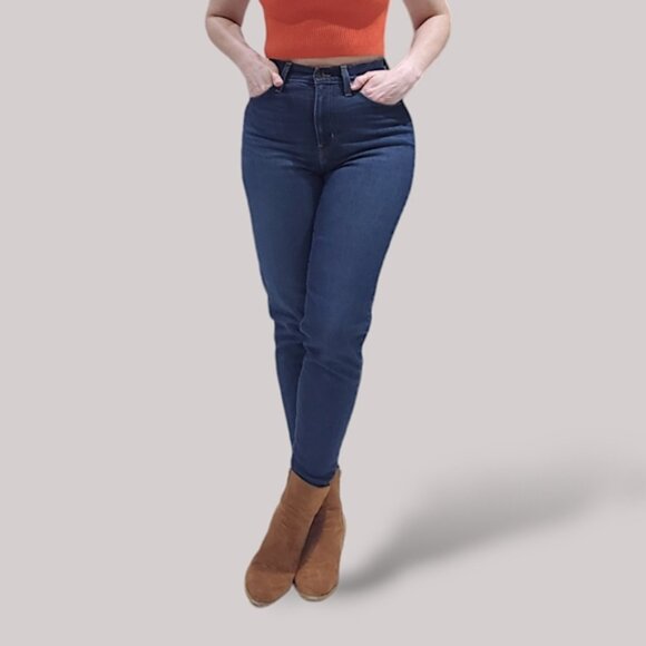 LEVI STRAUSS High Waisted Mom Jean in "Winter Cloud" Dark Wash- Urban Outfitters - Picture 5 of 16